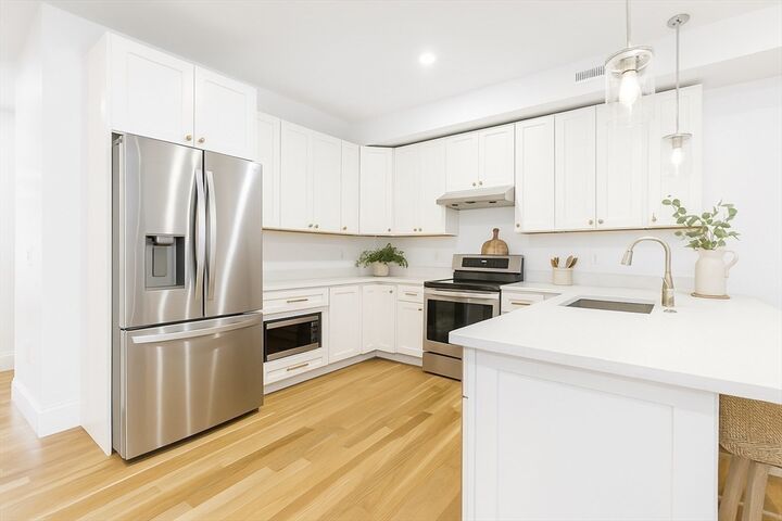 Property Photo:  272 Lincoln Street 302  MA 01752 