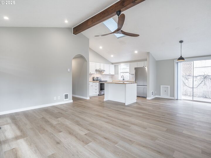 Property Photo: 16817 SE Pine St OR 97233