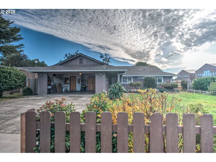 Property Photo: 1620 26th St OR 97439