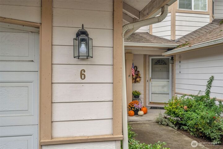 Property Photo: 22638 44th Avenue W 6 WA 98043