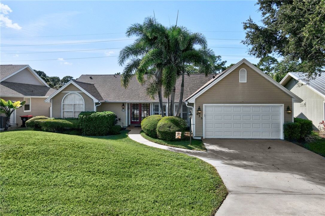 Property Photo:  635 Fox Run SW  FL 32962 