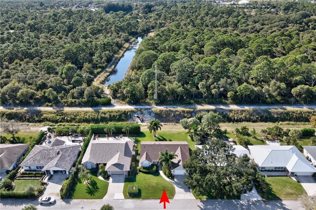 Property Photo:  635 Fox Run SW  FL 32962 