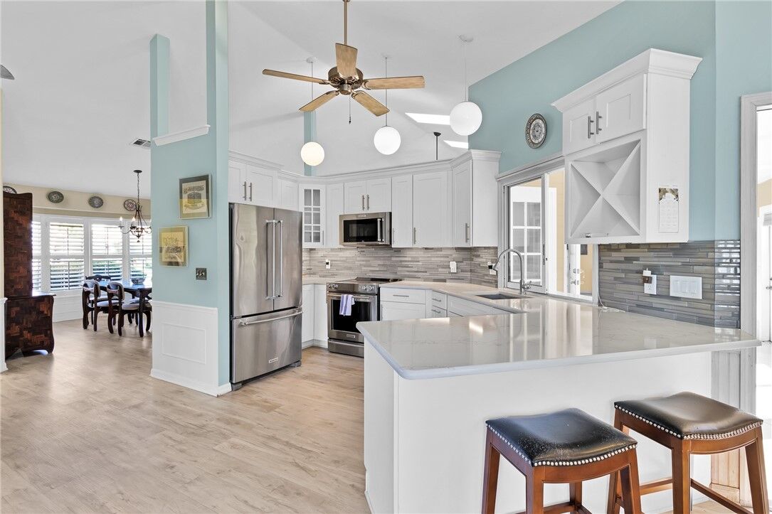 Property Photo:  635 Fox Run SW  FL 32962 