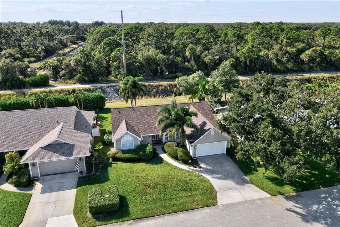 Property Photo:  635 Fox Run SW  FL 32962 