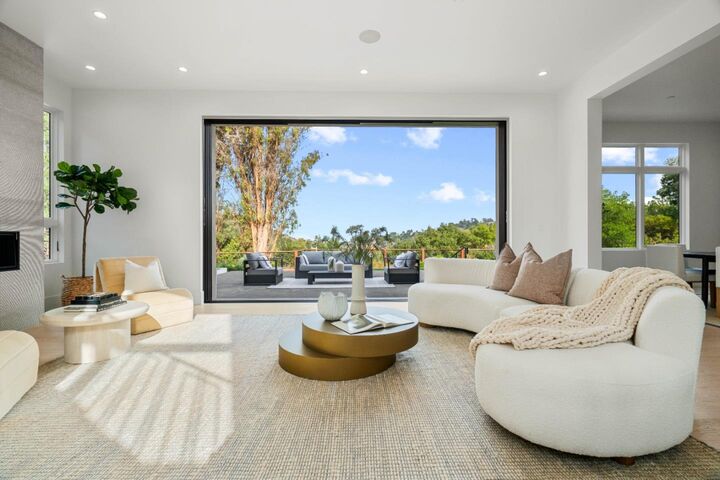 Property Photo:  60 Glengarry Way  CA 94010 