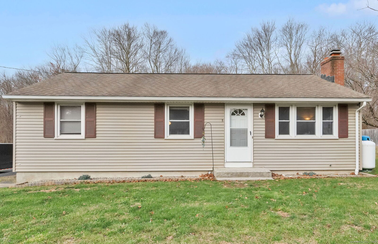 Property Photo:  5 Thomas Drive  CT 06076 