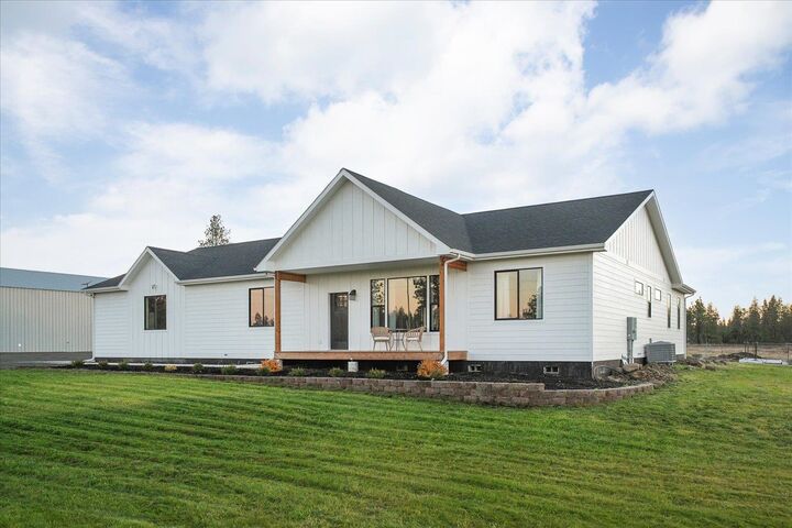 Property Photo: 1323 W Paradise Rd WA 99224