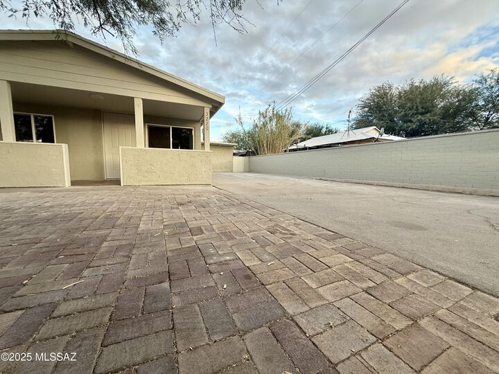 Property Photo:  3220 N Romero Road  AZ 85705 