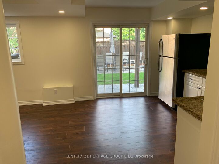 Photo de la propriété: 331 Spruce Grove Crescent ON L3X 2X2