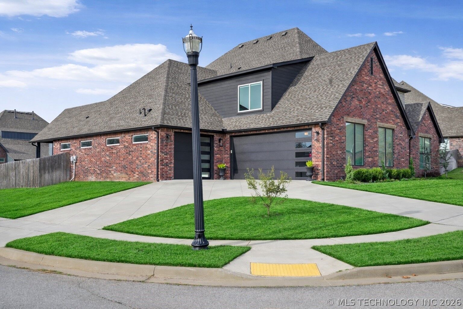 Property Photo:  406 N 84th Place  OK 74014 