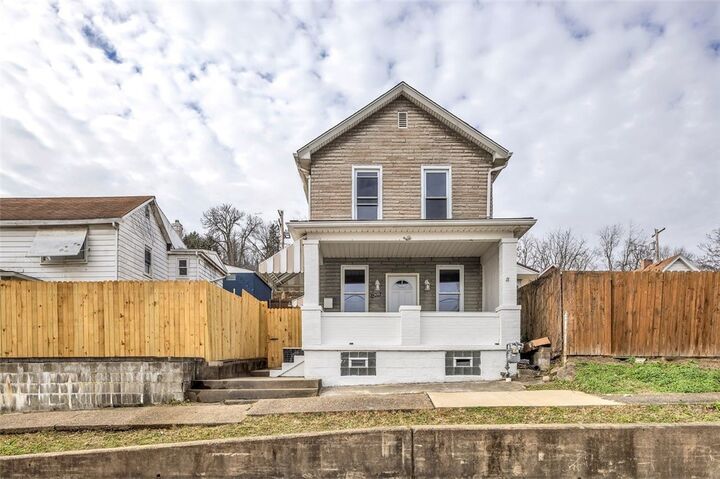 Property Photo:  1209 Lower Meadow Ave  PA 15022 