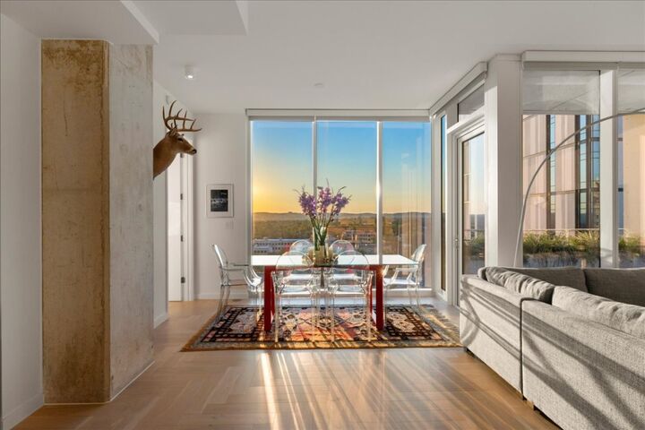 Property Photo: 313 W 17th Street 1104 TX 78701