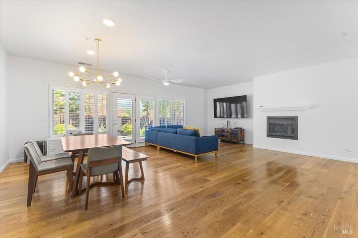 Property Photo:  302 Laurel Court  CA 95425 