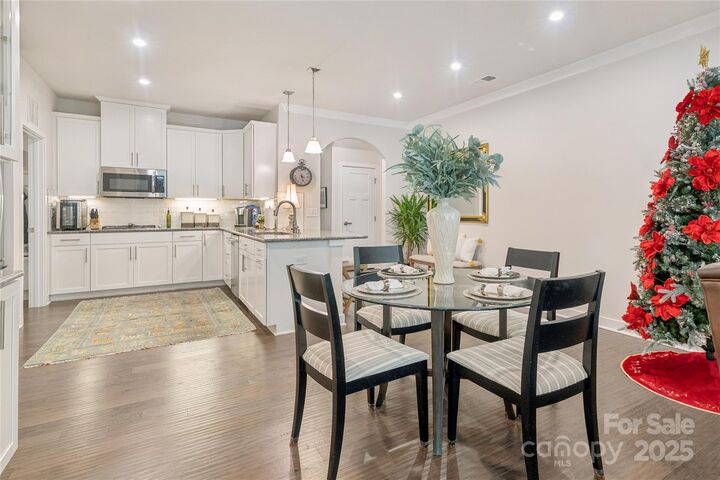 Property Photo: 5812 Barrowlands Court NC 28210