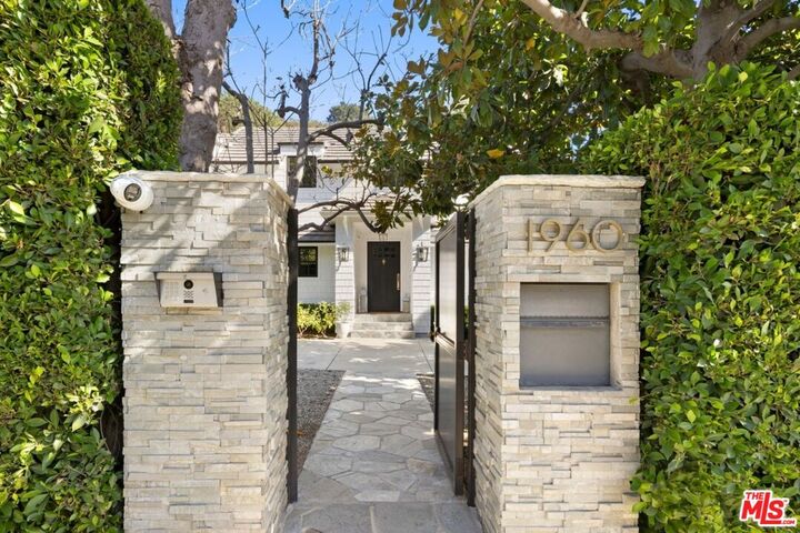 1960 Coldwater Canyon Dr  Beverly Hills CA 90210 photo
