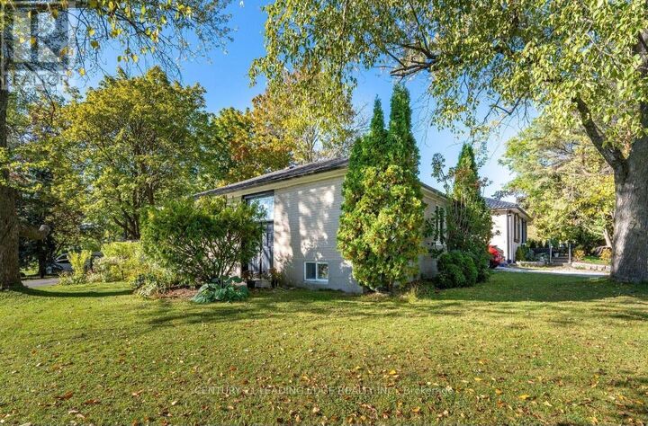 Property Photo:  30 Foreht Crescent Main  ON L4G 3E8 