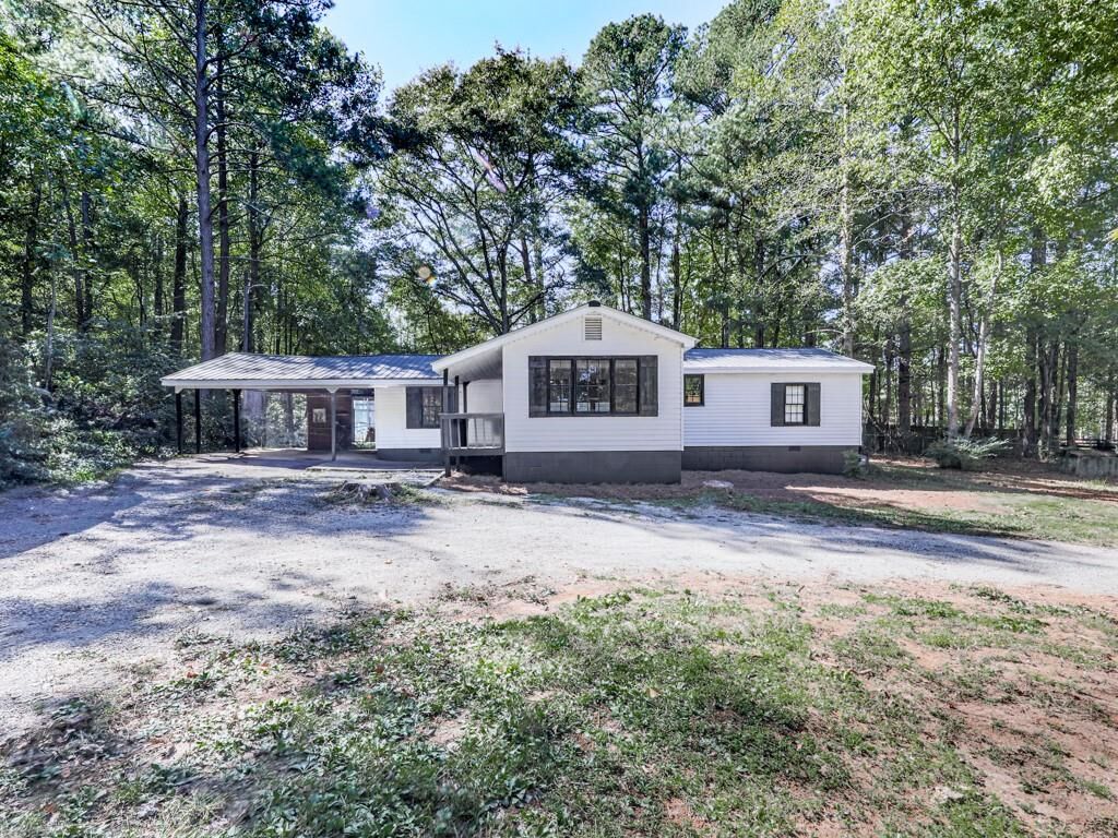 Property Photo: 198 Oak Hill Circle GA 30114