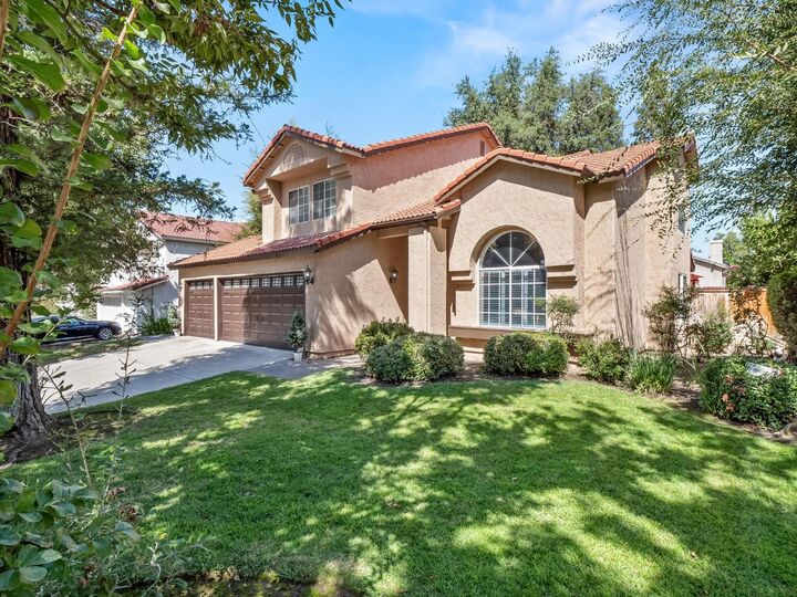 Property Photo:  962 E Buckhill Road  CA 93720 