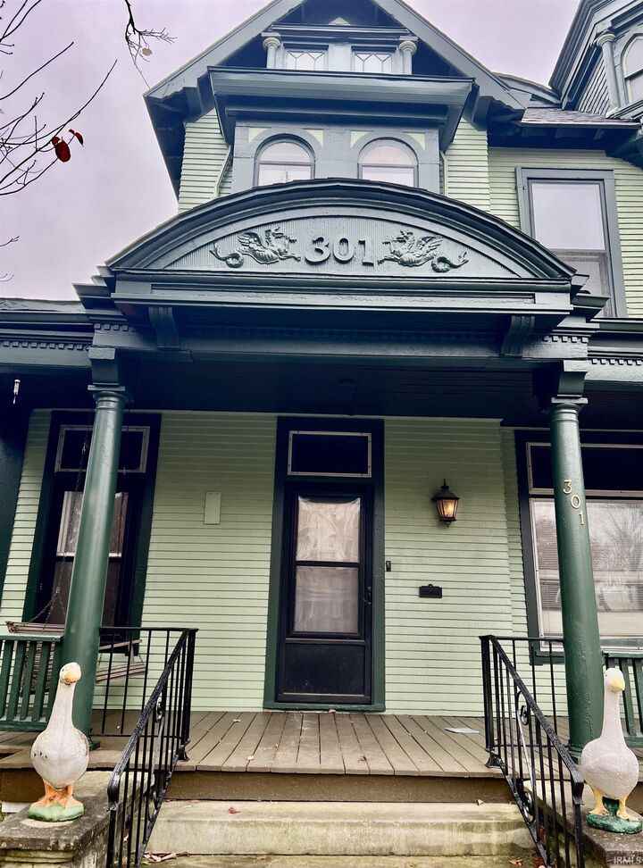 Property Photo:  301 Washington Avenue  IN 47713 