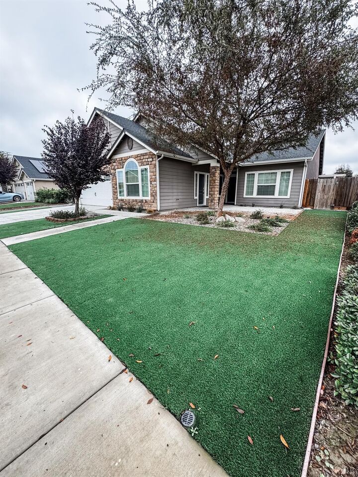 Property Photo:  2025 Madeline Drive  CA 93230 