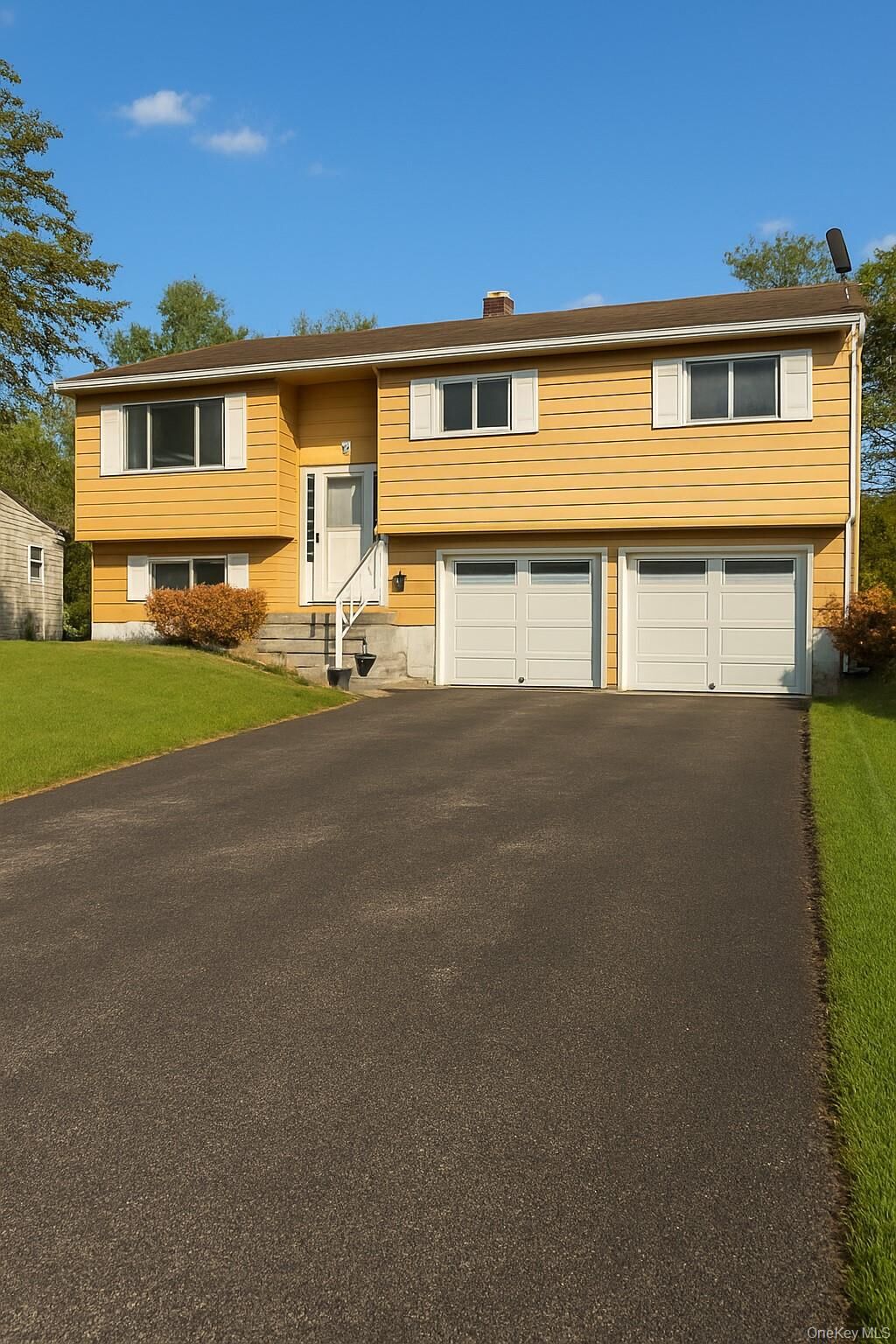 Property Photo:  5 Cayuga Drive  NY 12590 