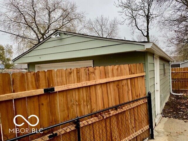 Property Photo:  1121 Alton Street  IN 46107 