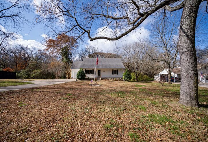 Property Photo: 915 Avery Valley Dr TN 37167