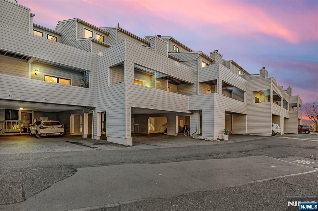 Property Photo:  750 Mainsail Lane  NJ 07094 