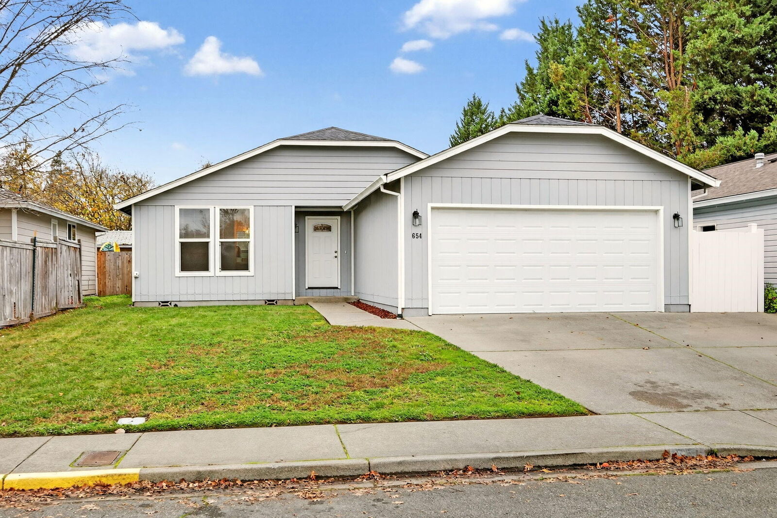 Property Photo: 654 SW Larch Road OR 97526