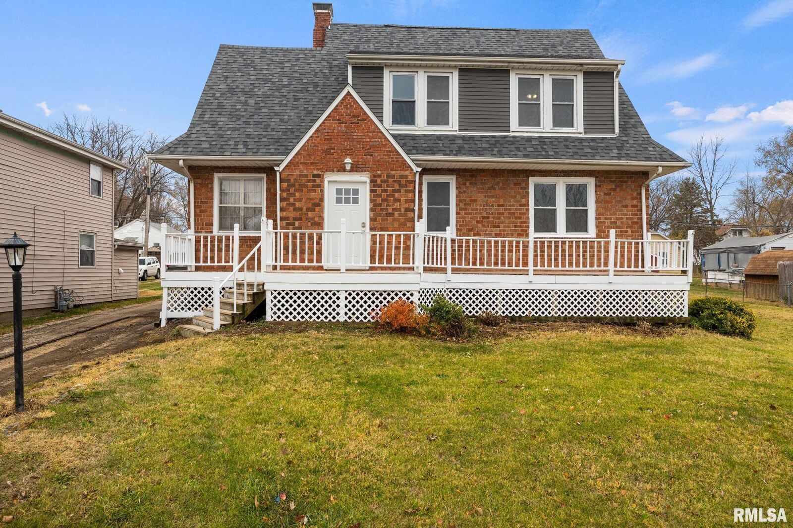 Property Photo:  428 Roberts Street  IL 61610 