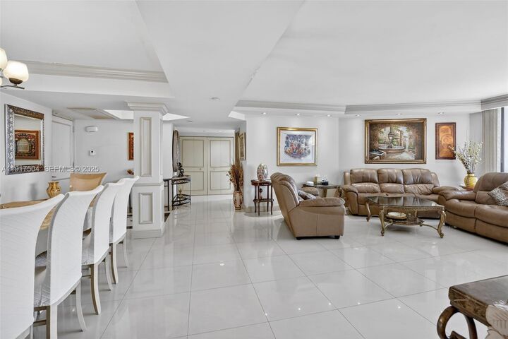 Property Photo: 1000 W Island Blvd 602 FL 33160