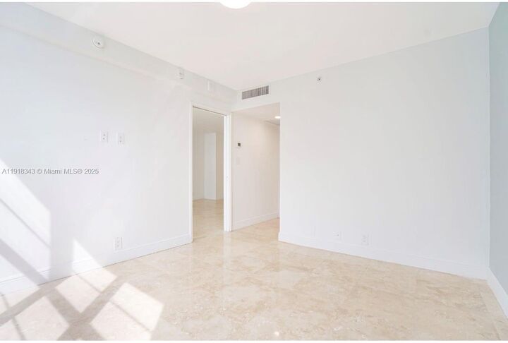 Property Photo:  5101 Collins Ave 14K  FL 33140 