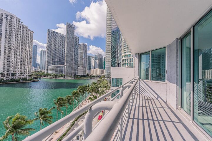 Property Photo:  325 S Biscayne Blvd 719  FL 33131 