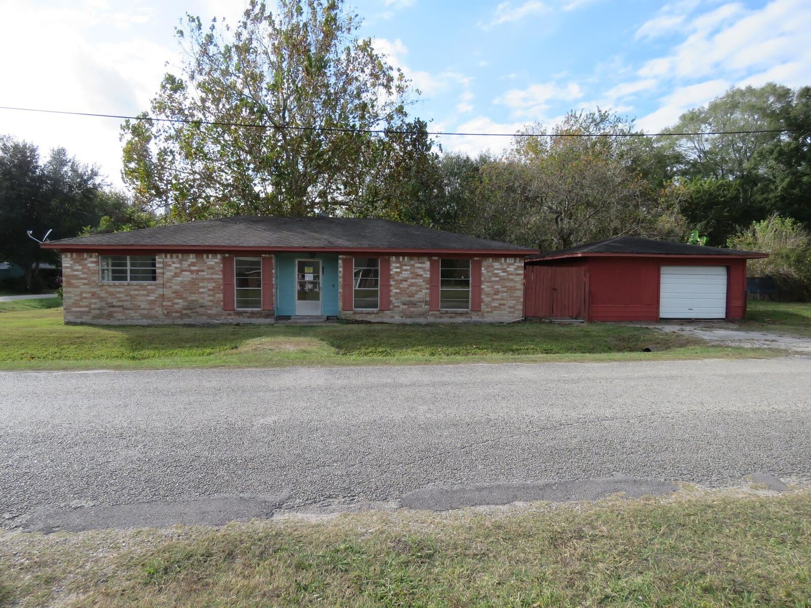 Property Photo:  136 Campbell Rd  TX 77665 
