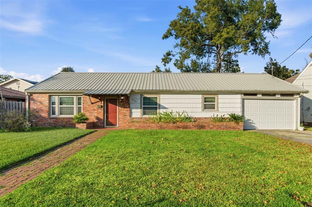 Property Photo: 637 10th Street LA 70601