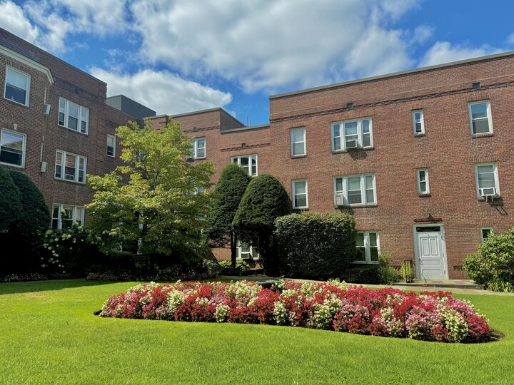 70 Strawberry Hill Avenue Apt 3-2A  Stamford CT 06902 photo