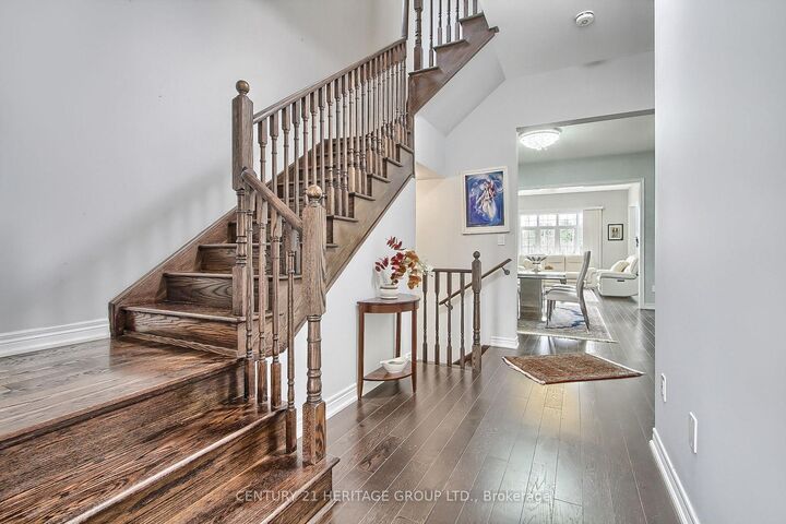 Photo de la propriété:  71 Woodhaven Avenue  ON L4G 3Y2 