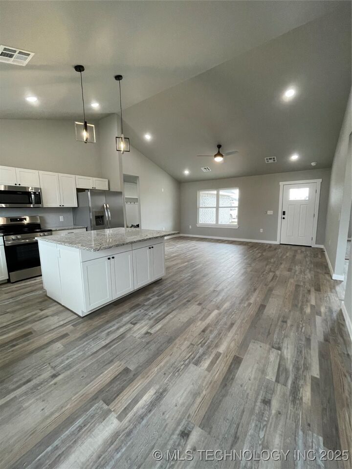 Property Photo:  5905 Bluestem Way  OK 74016 