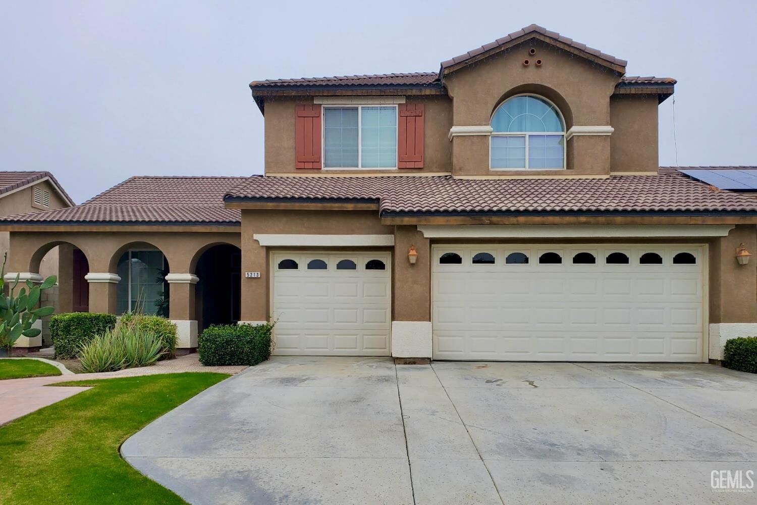 Property Photo: 5213 Shoreview Villa Court CA 93311