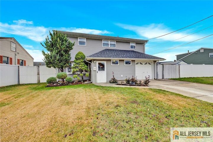 Property Photo:  85 Whitman Street  NJ 07008 