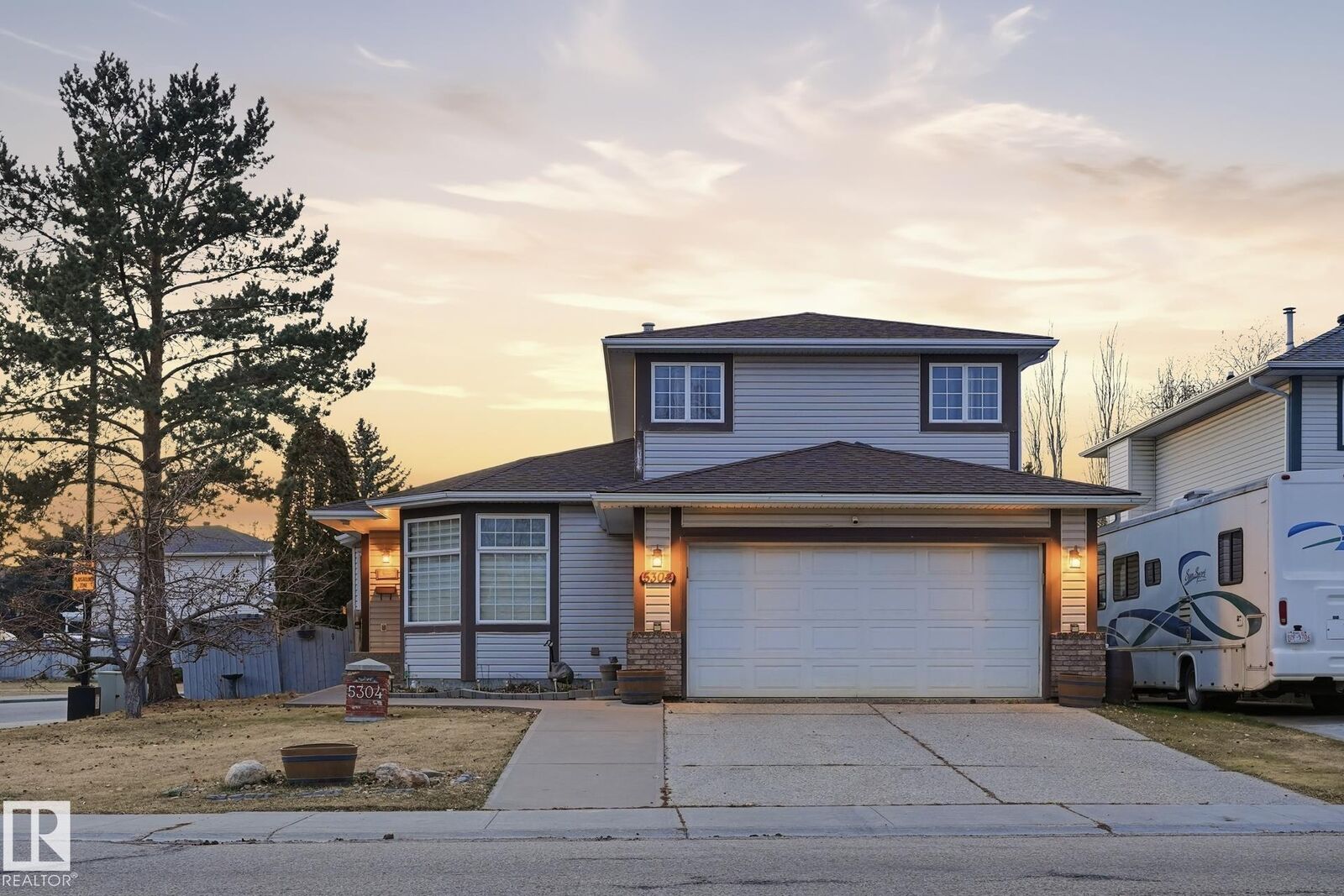 Property Photo:  5304 190 Street NW  AB T6M 2L2 