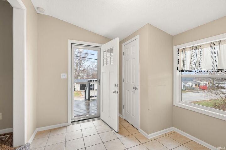 Property Photo: 183 W Vine Street IN 46783