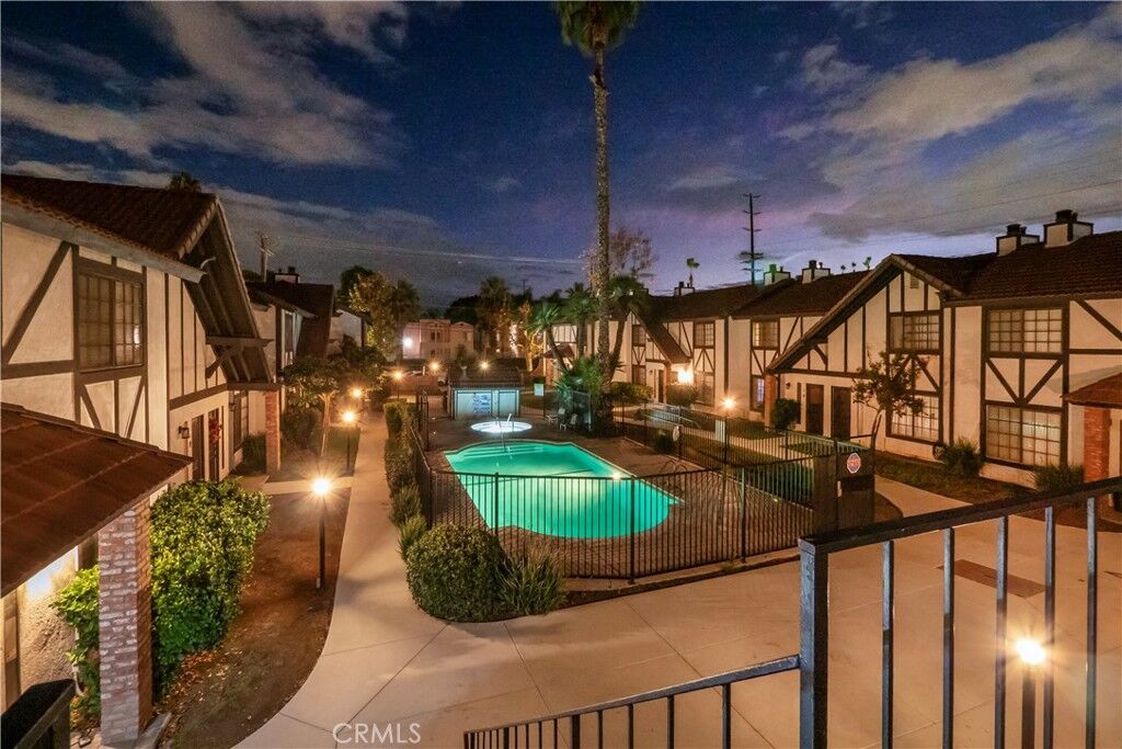 Property Photo:  1013 W Linden Street 2  CA 92507 