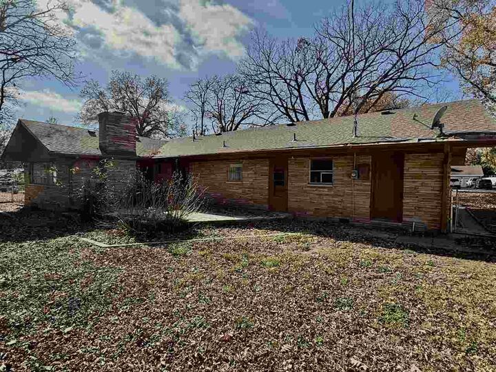 Property Photo:  725 Edgewood  OK 74604 