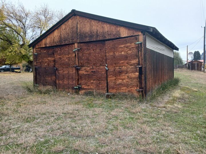 Property Photo:  525 Columbia Ave  WA 99157 