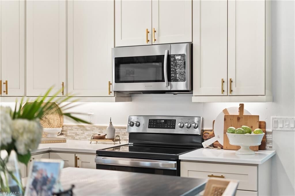 Property Photo:  3060 Woodside Ave  FL 34112 