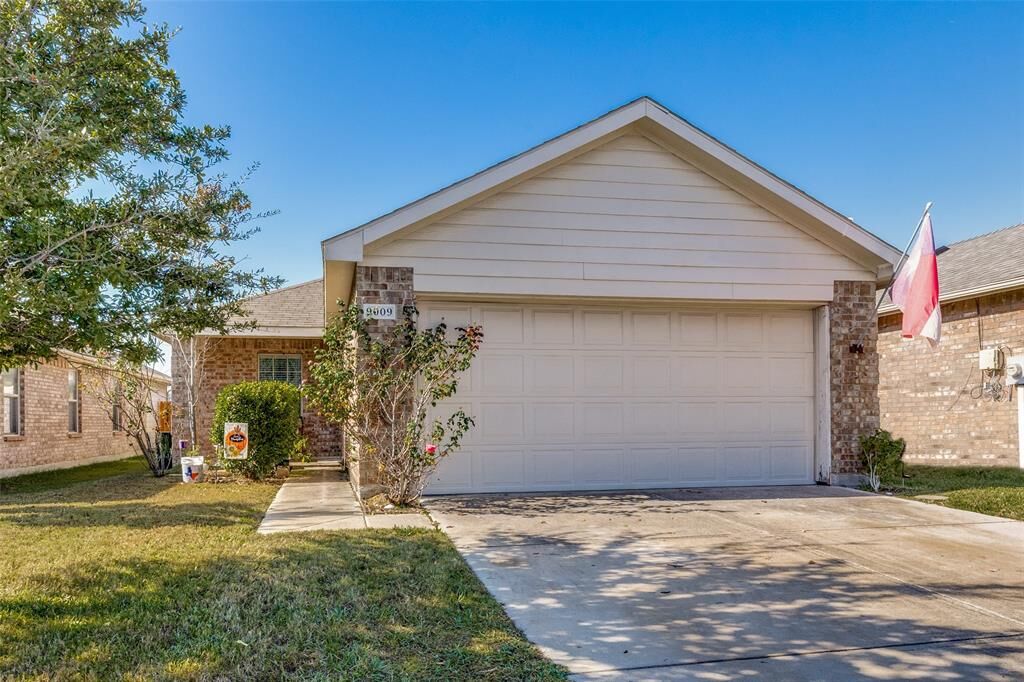 Property Photo:  9009 Quarry Ridge Trail  TX 76244 