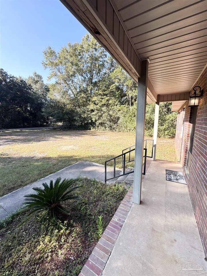 Property Photo: 3920 Ranch Rd FL 32571