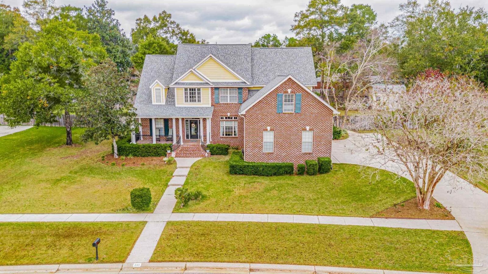 Property Photo: 946 Bucyrus Ln FL 32533