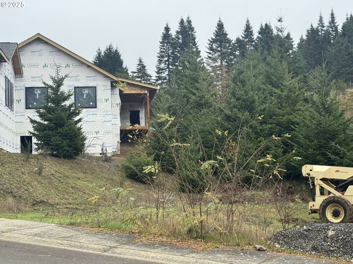 Property Photo:  245 SW Sternwheeler Dr 24  OR 97014 